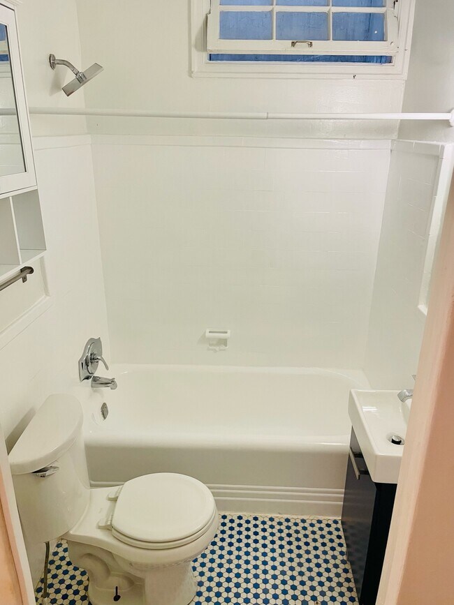 Bathroom A - 1518 Isherwood St NE Unit Isherwood Apt