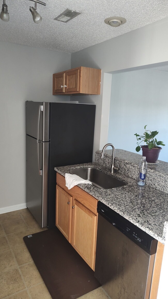 Photo - 2601 Riverridge Ct Unit F