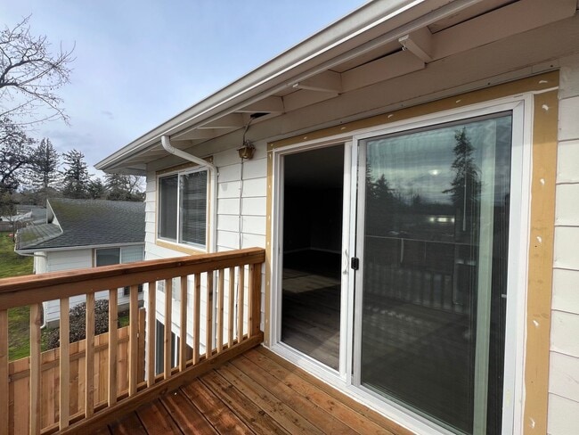 Photo - Lincoln Court