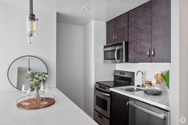 1 BD, 1 BA, 650 sq ft - Pinnacle at Nob Hill