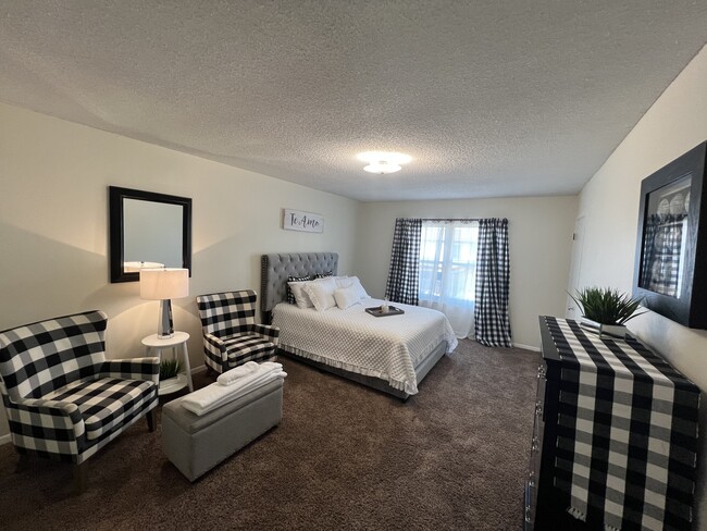 Photo - 100 Royal Way Dr Townhome