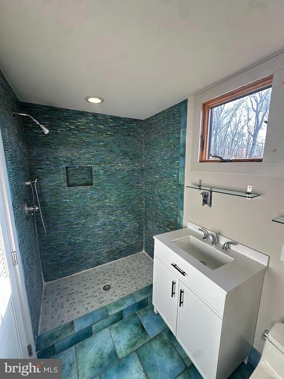 Photo - 5995 Lower York Rd