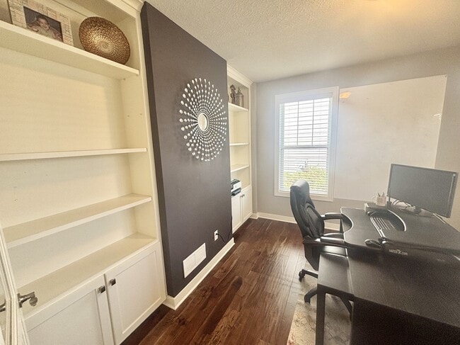 9068 Red Oak Trl