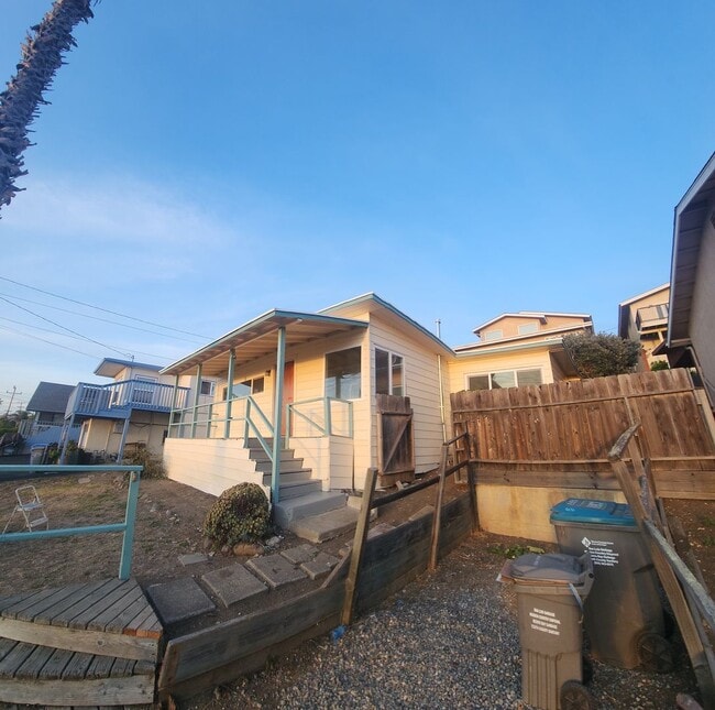 Photo - Views of Morro Bay in this cozy hillside cottage!