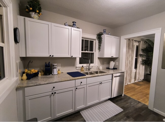 Photo - 607 7th Ave SE