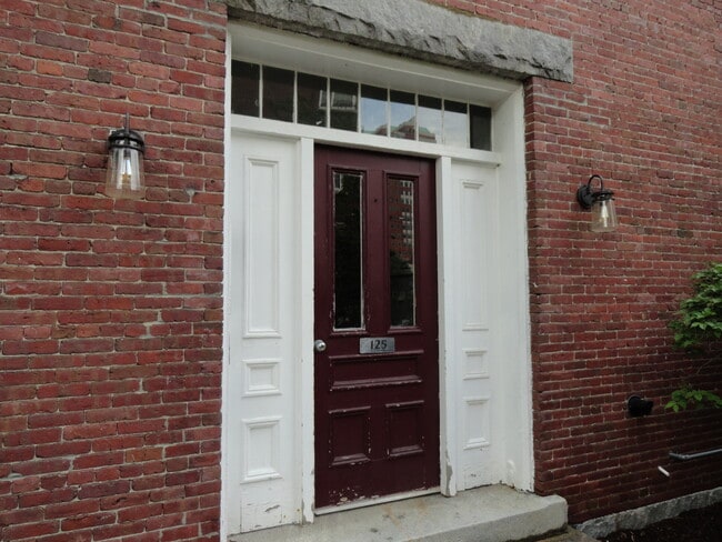 Building Photo - 125 West Merrimack St Unit 5 Rental