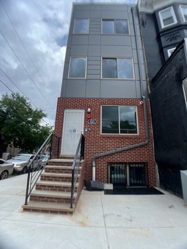 Photo - 3221 N 13th St