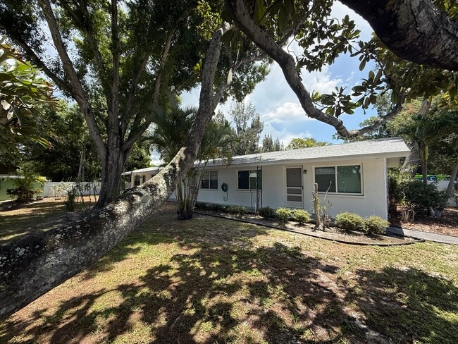Building Photo - 6775 49th Ave N Unit 6775 1/2