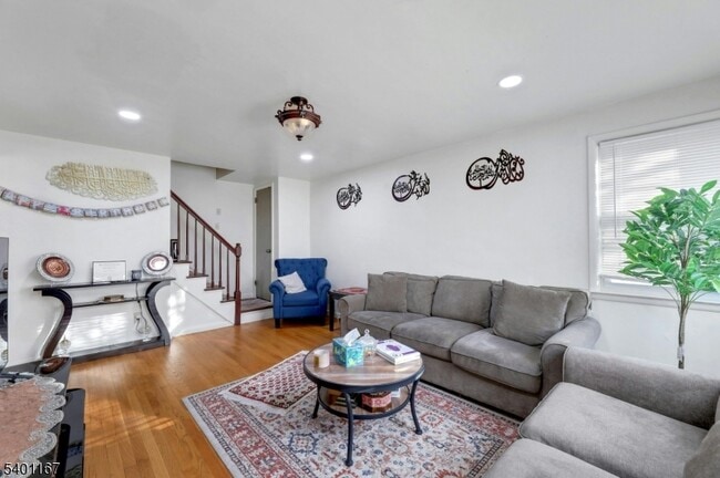 Photo - 188 Luddington Ave