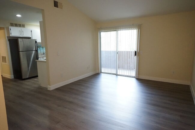 Photo - NO SHOWINGS UNTIL 8/1/2024 Unidad 622 - Bldg #6