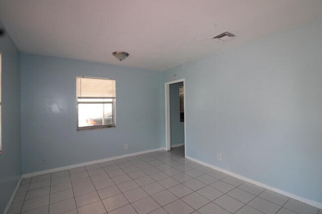 Photo - 578 W 2nd St