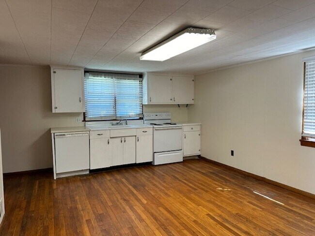 Photo - 1249 E Caracas Ave Unit B