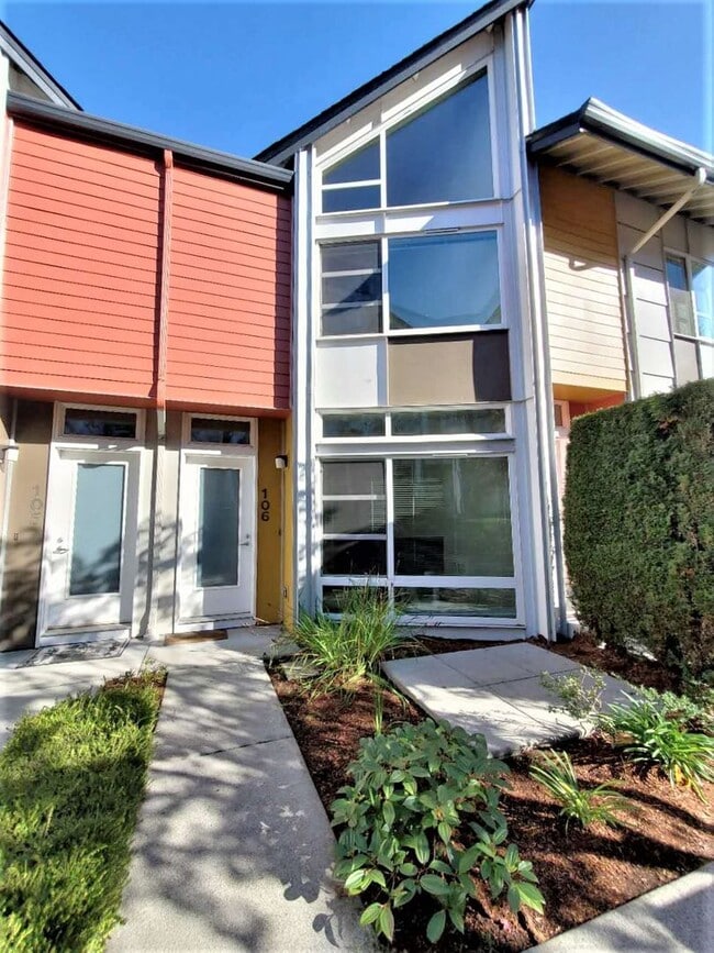 Building Photo - Great TownHome For Rent