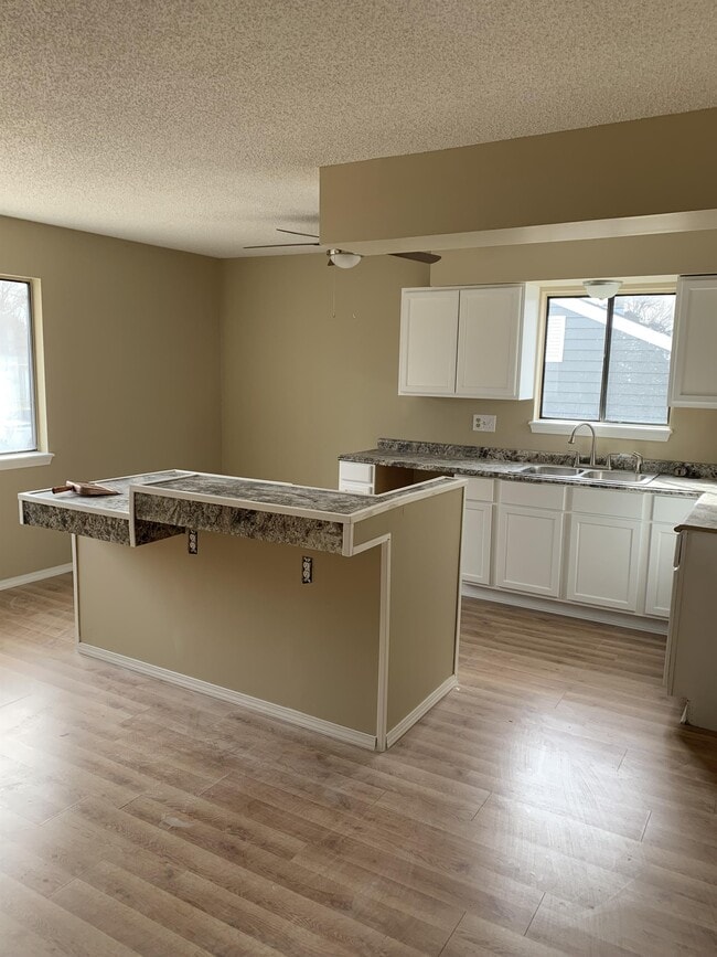 Building Photo - 409 S Mt Carmel St Rental