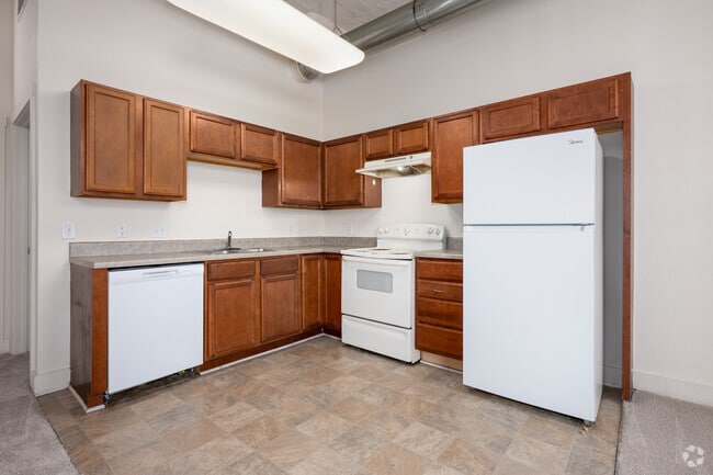 3BR, 2BA - 1,650SF - Kitchen - Lynn Street Lofts