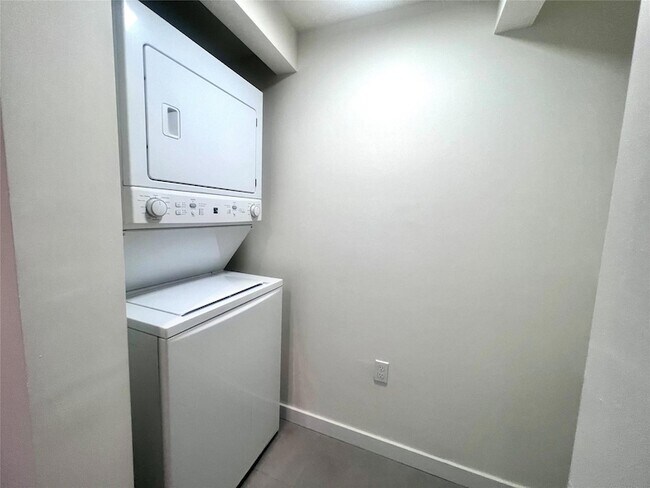 Photo - 729 NW 2nd St Unidad 519