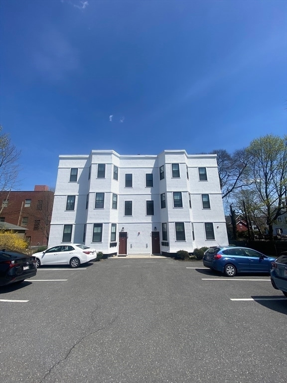 Building Photo - 45-47 Clement Ave Unit 3