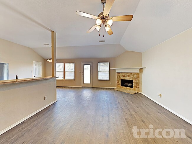 Photo - 1584 Sandhurst Dr