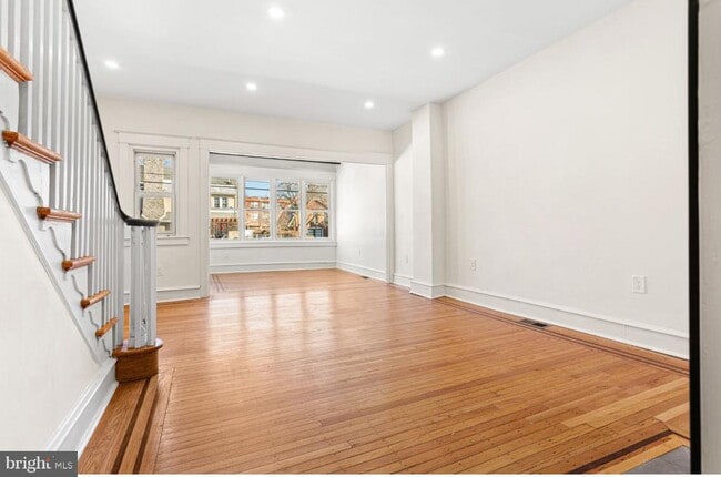 Photo - 6812 Sprague St