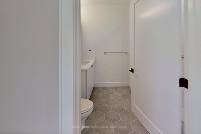 Photo - 104 Warren St