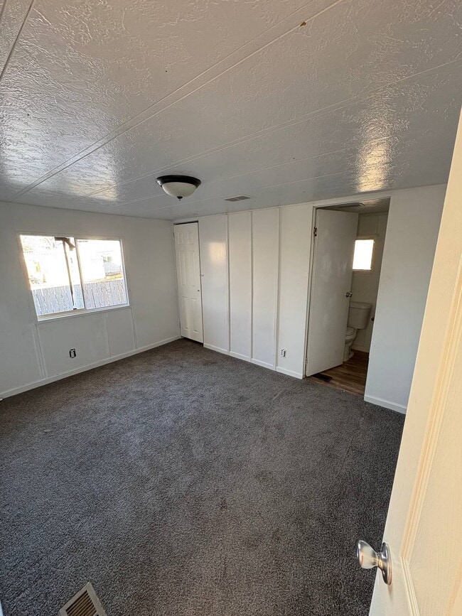 Photo - SALINA RENTALS - TRLR #6