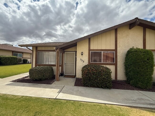 Building Photo - Beautifully updated condo!