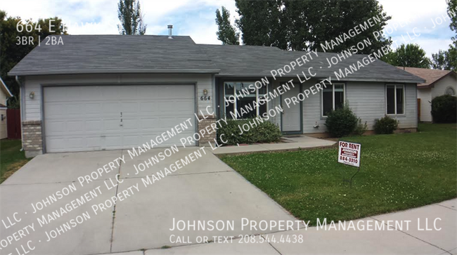 Building Photo - 664 E Hawk St