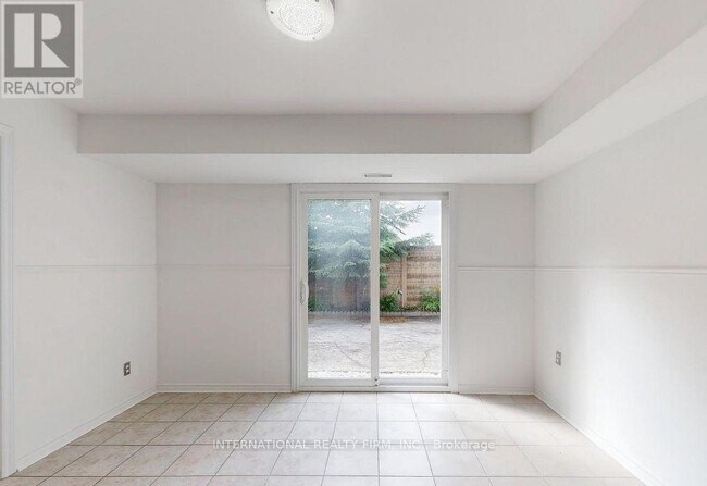 Photo - 6 English St