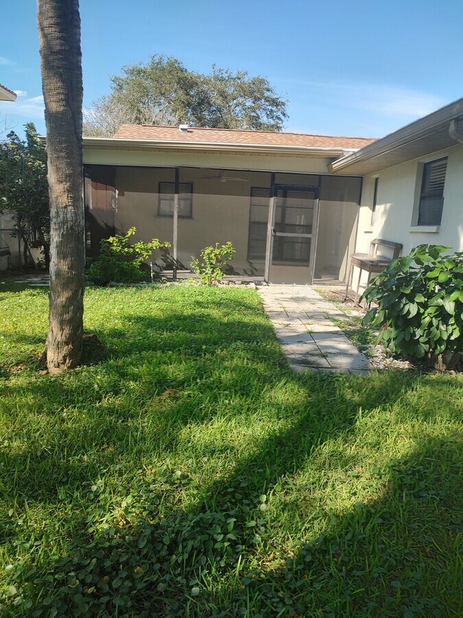 Photo - 102 3rd St