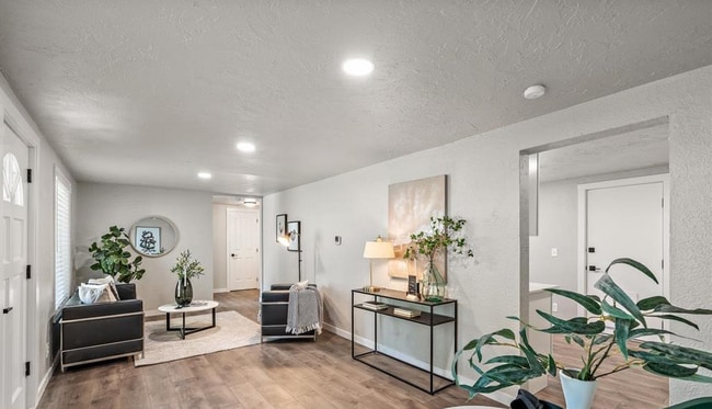 316 E 46th Pl