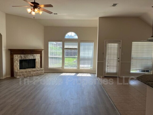 Photo - 2110 Hollow Way