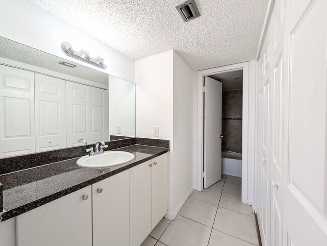 Photo - Spacious 2BR/2BA Residence – Great Kendall Location