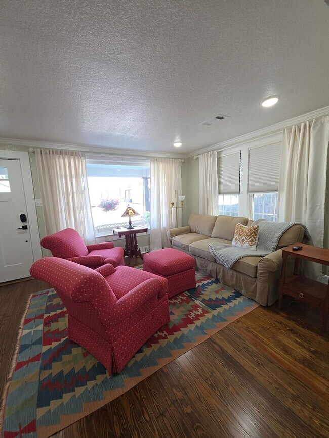 Photo - 105 Pecan St