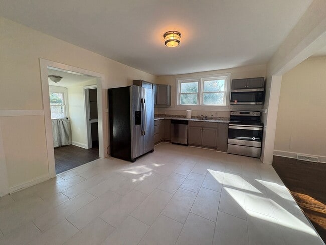 Photo - 2/2 Charming Home in West Greenville!
