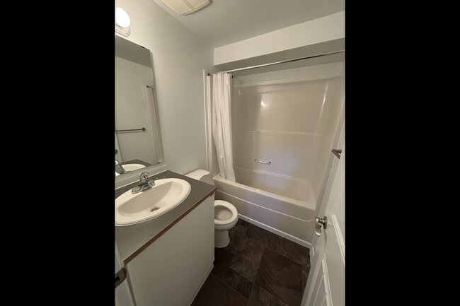 Building Photo - 6404-6119 119 Ave Unit 6404 - Bsmt