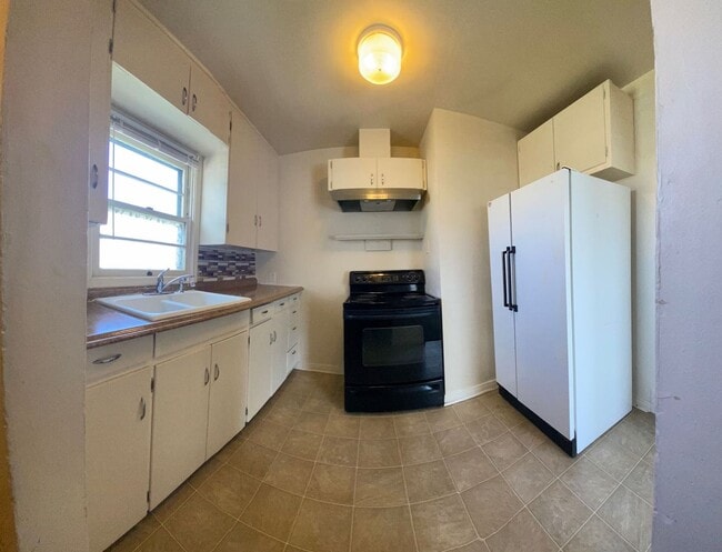 Photo - Duplex With Lots Of Room