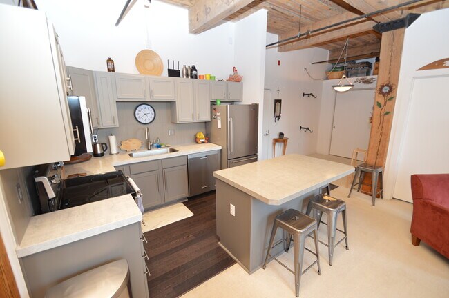 Photo - 940 Monroe Ave NW Unit 306