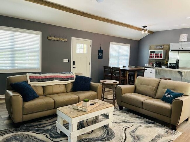 Photo - 233 Lakeview Cir