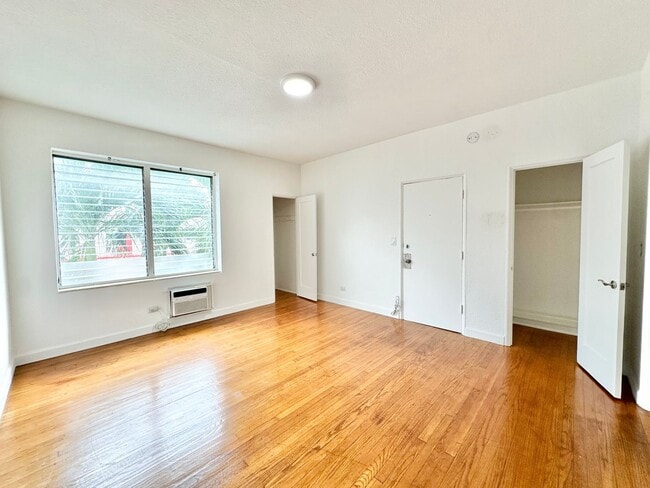 Photo - Spacious Studio on 12 Street between Eucli...