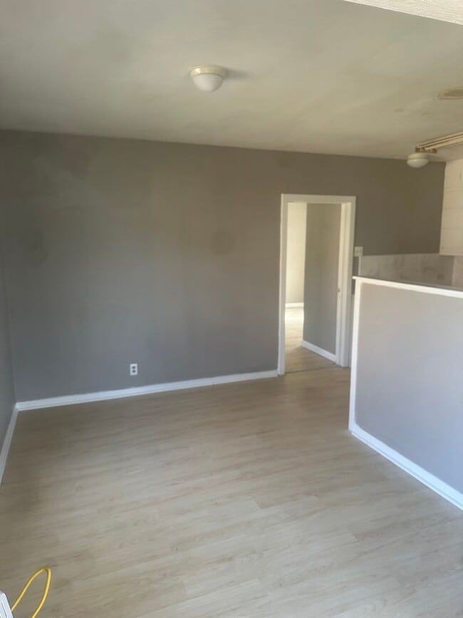 Photo - North Waco 3/1