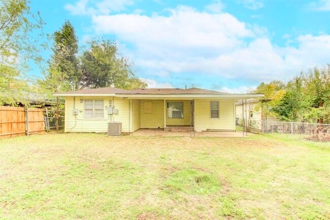 Photo - 1911 NW Smith Ave