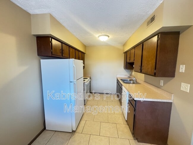 Building Photo - 1800 Knox St Unit 31