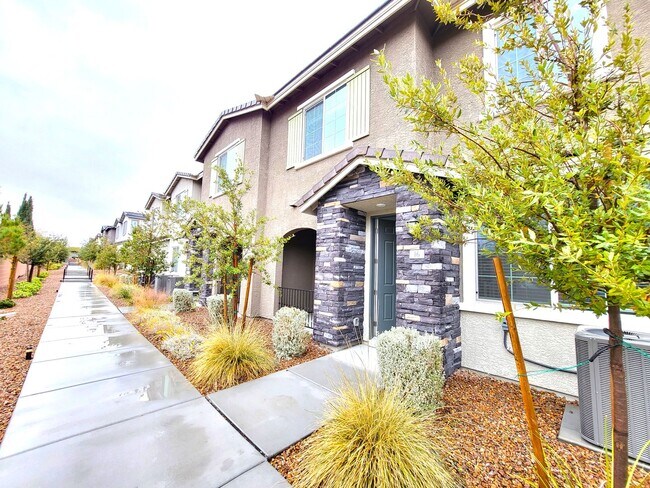 Photo - 2 Story Townhome with Garage off Las Vegas Blvd