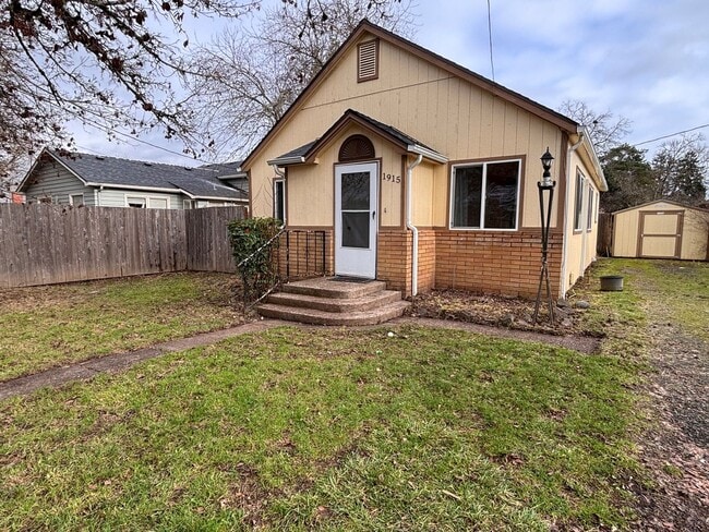 Photo - South Corvallis 2 Bedroom Home with Fenced Yard!