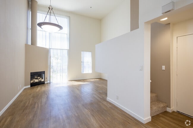 1BR, 1BA - 760SF