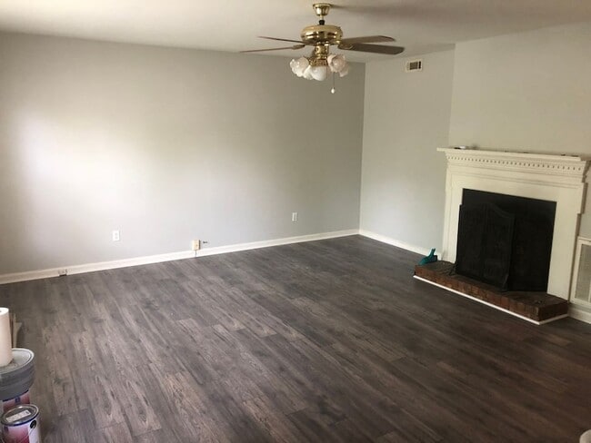 Photo - 906 Hammack Dr