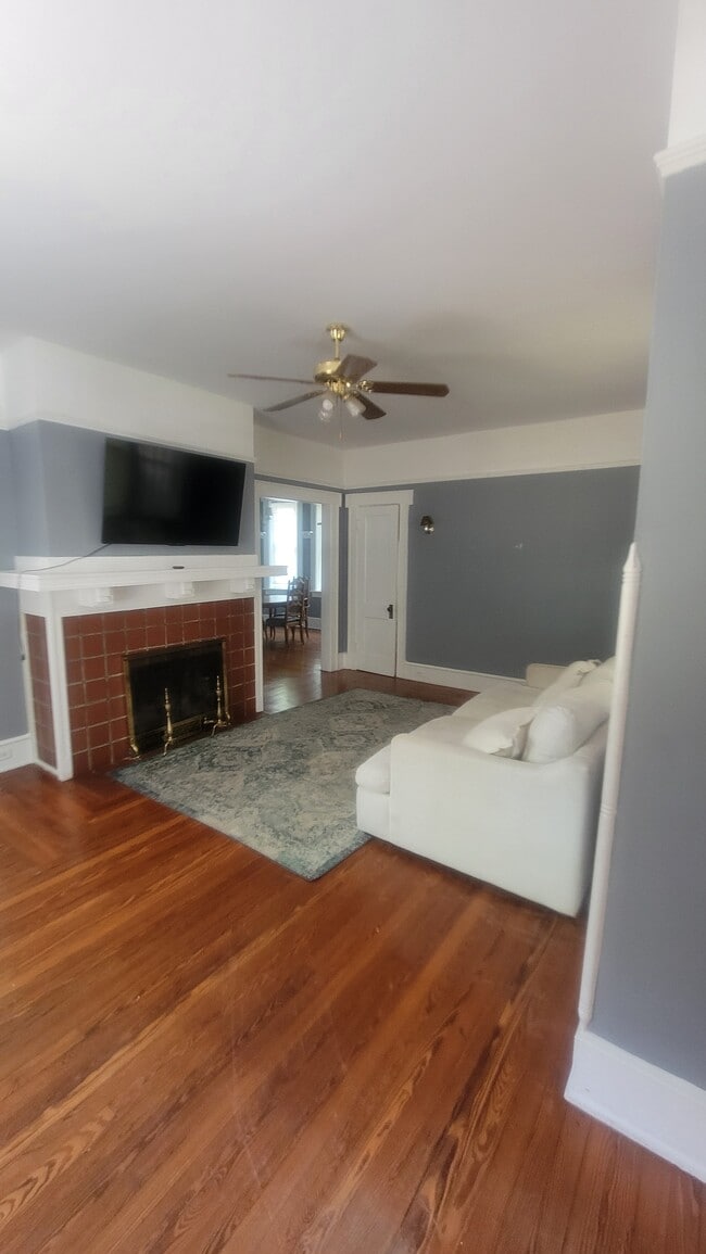 Photo - 148 W 6th St