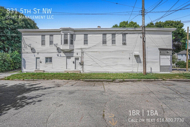 Photo - 831 5th St NW