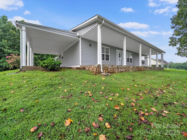 Photo - 1585 Nathanial St