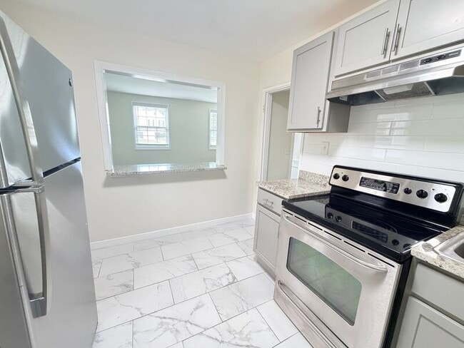 Photo - 2013 Center Way S